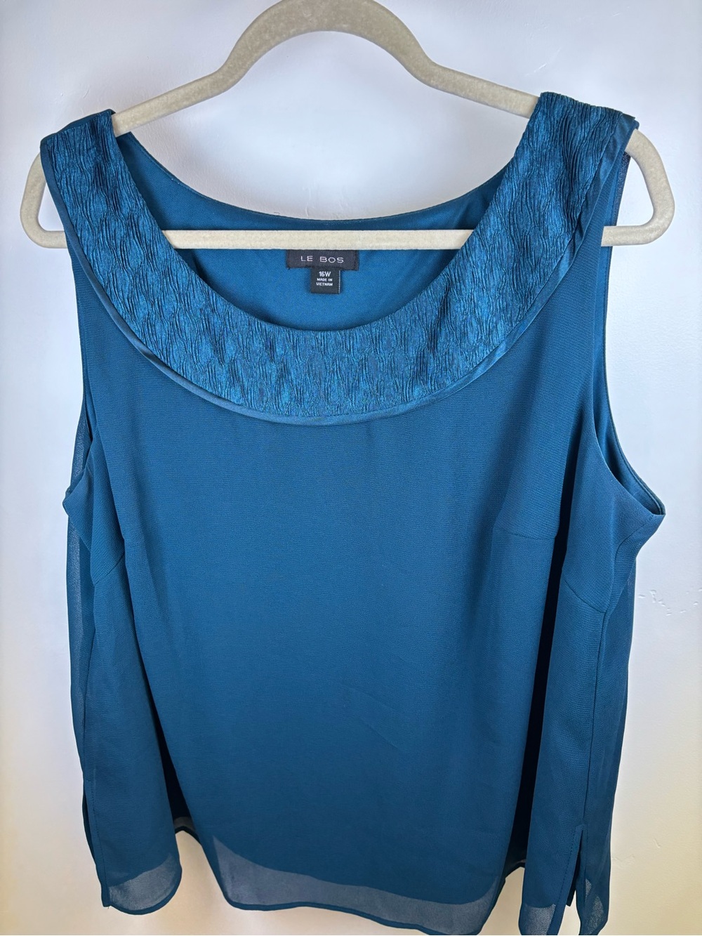 LE BOS SLEEVELESS TOP BLOUSE
WOMEN 16W  BLUE - TURQUOISE 
100% POLYESTER